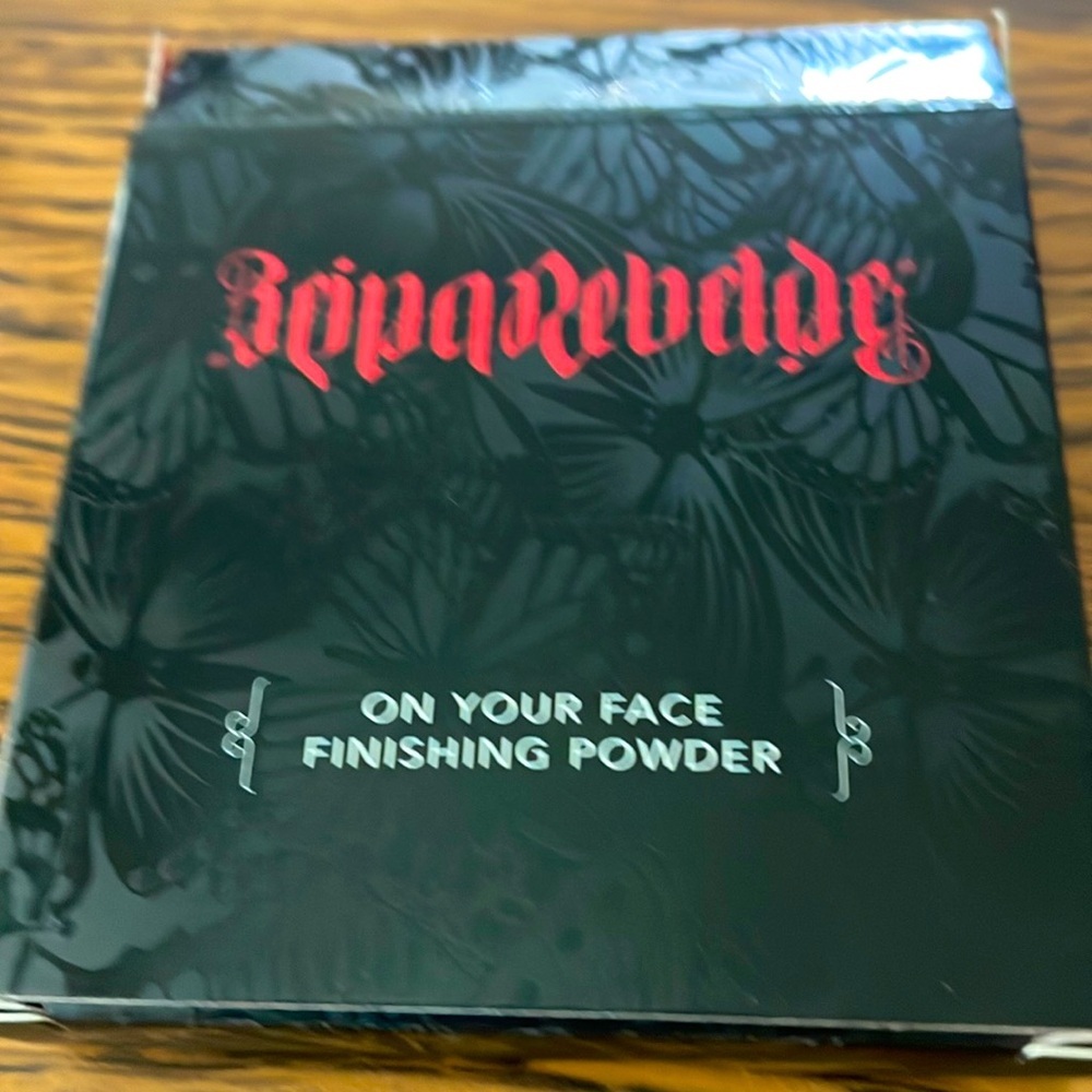 Reina Rebelde Face Finishing Powder